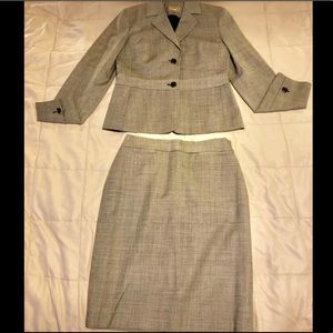 Size 4/6 Ann Taylor Loft 2 piece skirt suit black/white houndstooth
